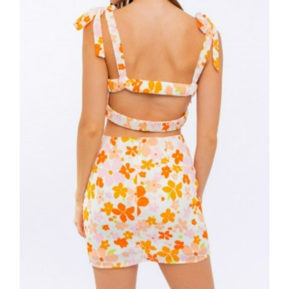 Le Lis Floral Crop Top and Mini Skirt Set Orange Yellow Size Medium NWT - Picture 2 of 2